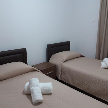 Costas Two-Bedroom Ground Floor Apartment Paphos Buitenkant foto