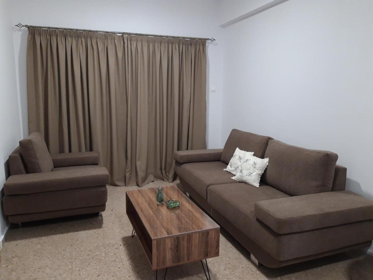 Costas Two-Bedroom Ground Floor Apartment Paphos Buitenkant foto