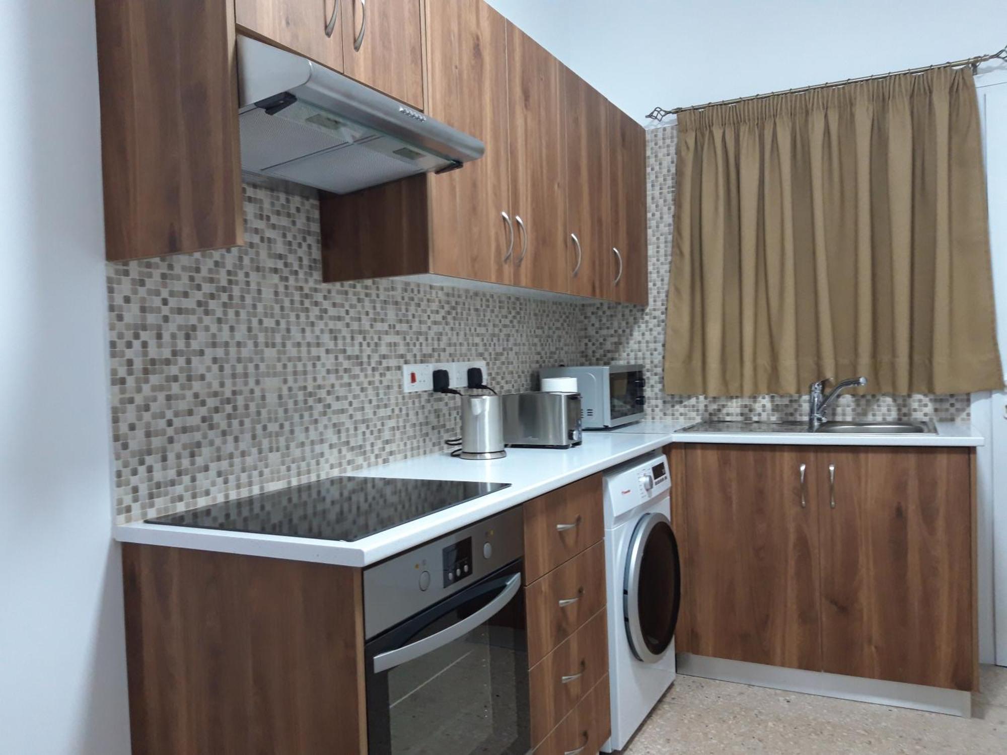 Costas Two-Bedroom Ground Floor Apartment Paphos Buitenkant foto