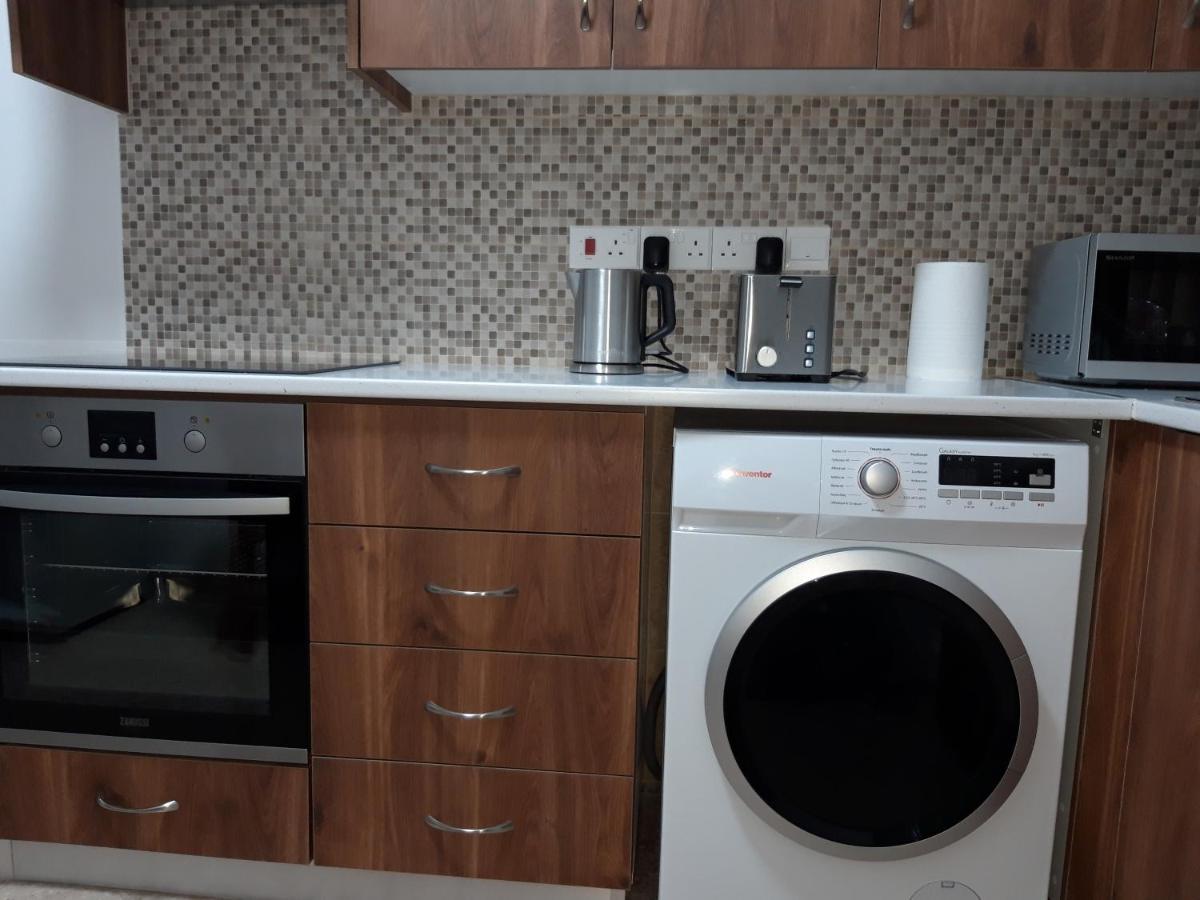 Costas Two-Bedroom Ground Floor Apartment Paphos Buitenkant foto
