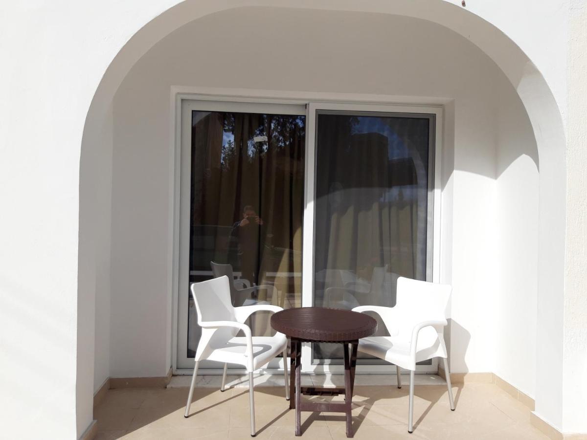 Costas Two-Bedroom Ground Floor Apartment Paphos Buitenkant foto